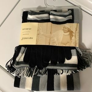 NWT St John’s Bay Set ( scarf,gloves & hat) NWT